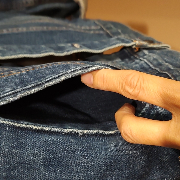 Gender neutral..Levi's Trucker Jacket - Picture 2 of 8